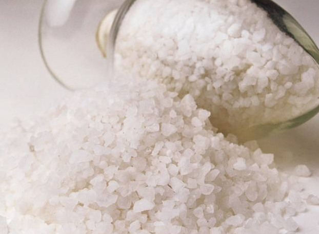 為何工業鹽能當融雪劑